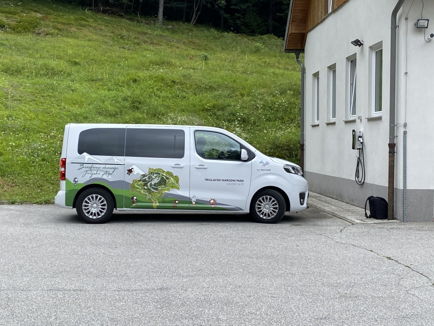 Integration of the Triglav National Park electric vehicle into the park's local community and opening of the Mangrt Learning Trail