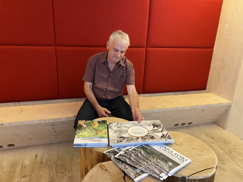 Illustrator Igor Pičulin donates books with his illustrations
