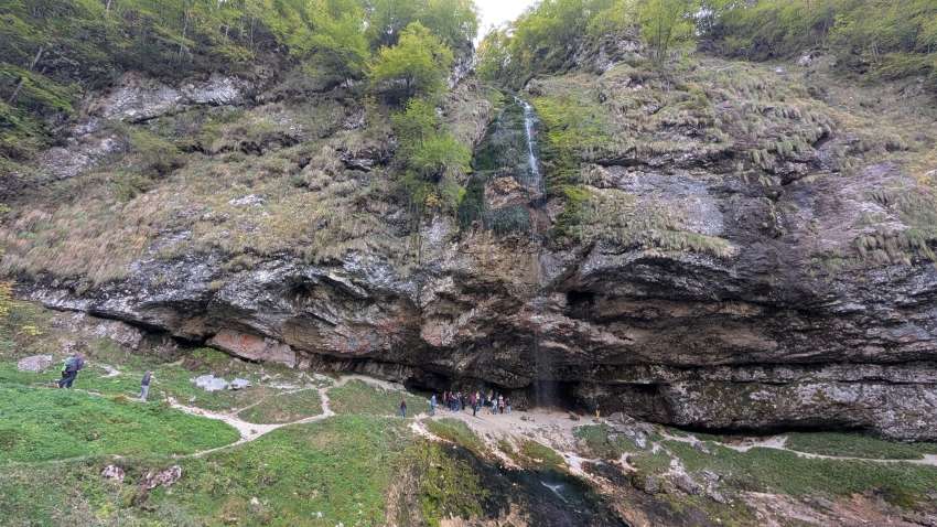 Udeleženci strokovne ekskurzije Skupnosti šol Biosfernega območja Julijske Alpe.