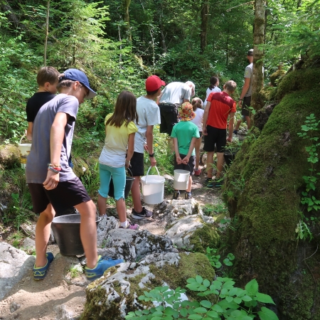 MLADI NADZORNIKI NA SOŠKI POTI
