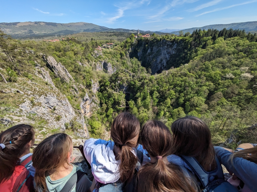 Mladi nadzorniki so obiskali Škocjanske jame