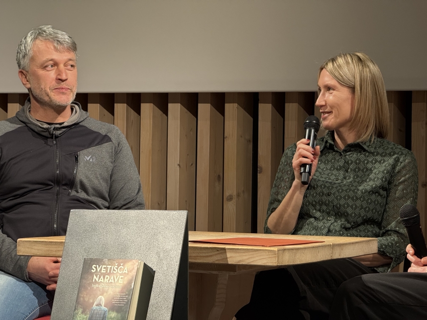 Na fotografiji sta fotograf Škocjanskih jam Borut Lozej in pisateljica Irena Cerar.