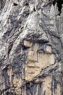 Ob vesti o domnevnem izginotju obraza Ajdovske deklice 