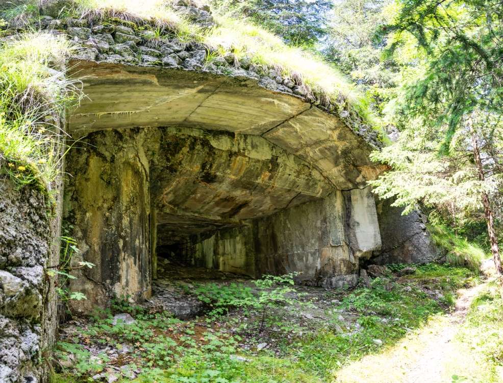 Načrti in gradnja obrambne zapore Alpskega zidu v dolini Soče