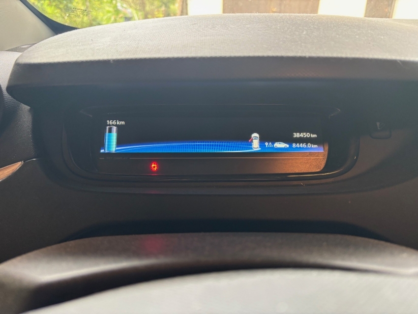 Na fotografiji je armaturna plošča vozila Renault Zoe.