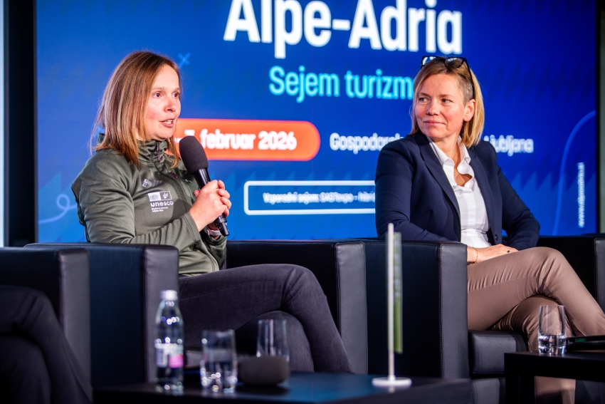 The photograph shows a round table discussion on the topic of Safety in the Mountains.
