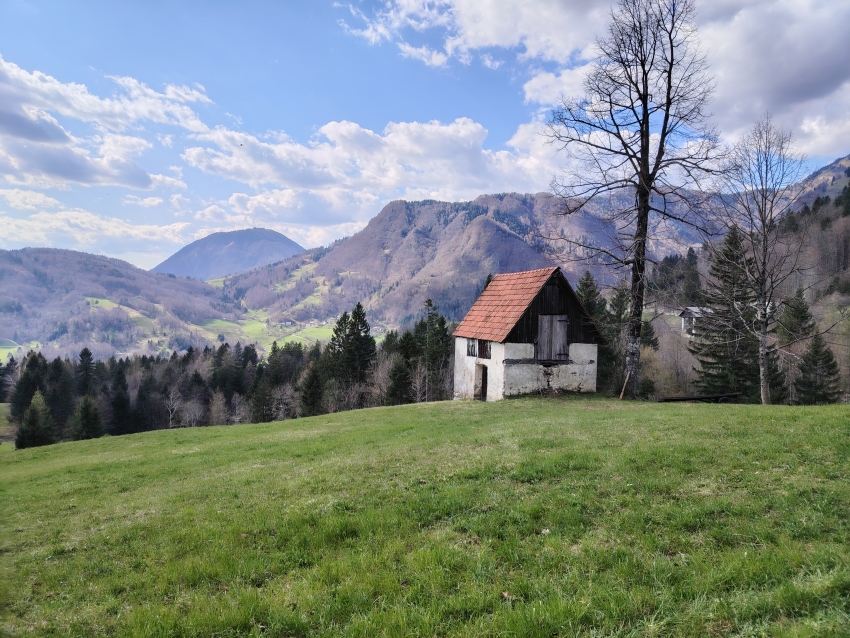 Raziskovanje in popisovanje stavbne dediščine na Cerkljanskem