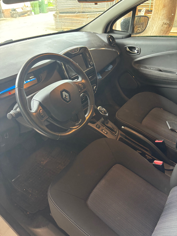 Fotografija prikazuje volan vozila Renault Zoe.