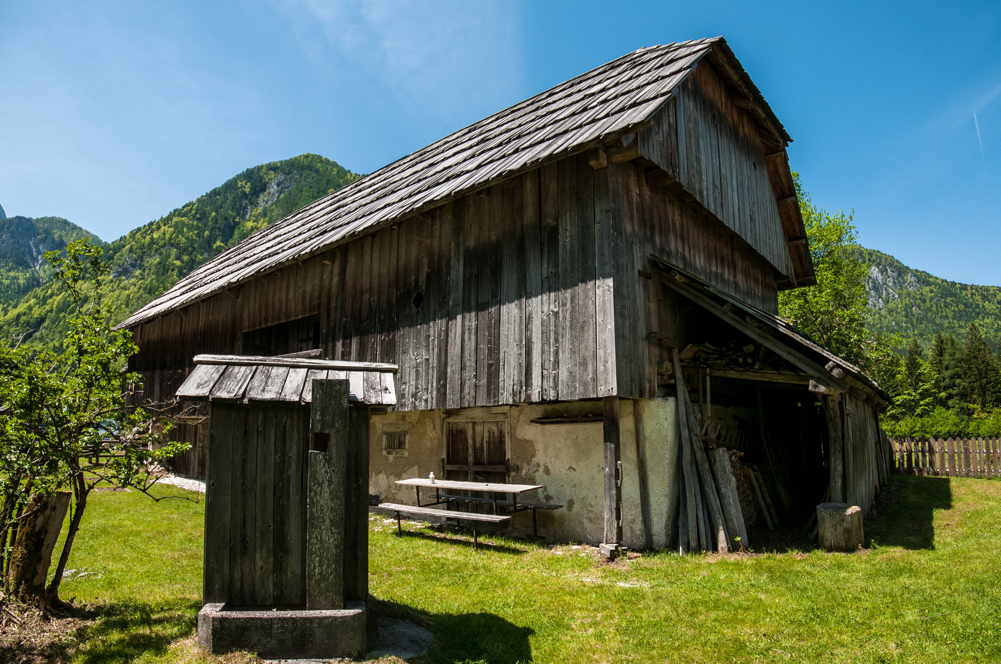 Na stropnem tramu v hiši je vrezana letnica 1775, kar pomeni, da je poslopje staro&nbsp;vsaj 250 let.